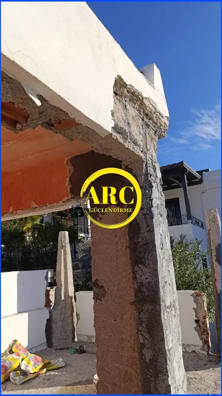 Hasarli beton kolonda CFRPCarbon Fiber sarim teknigi ile guclendirme uygulamasi.