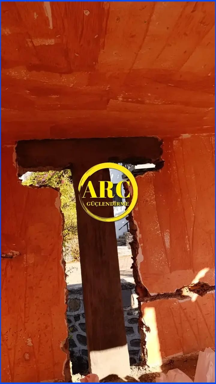 Endustriyel su deposunun catlak onarimi ve FRP kaplama ile guclendirilmesi.